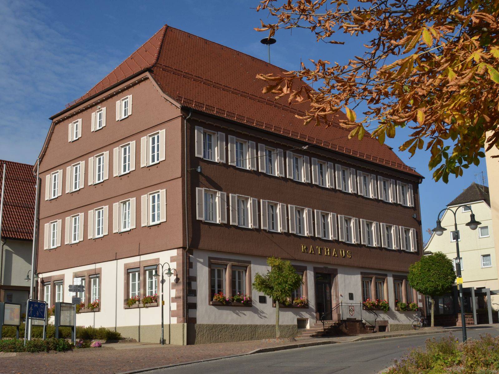                                                     Rathaus Pfalzgrafenweiler                                    